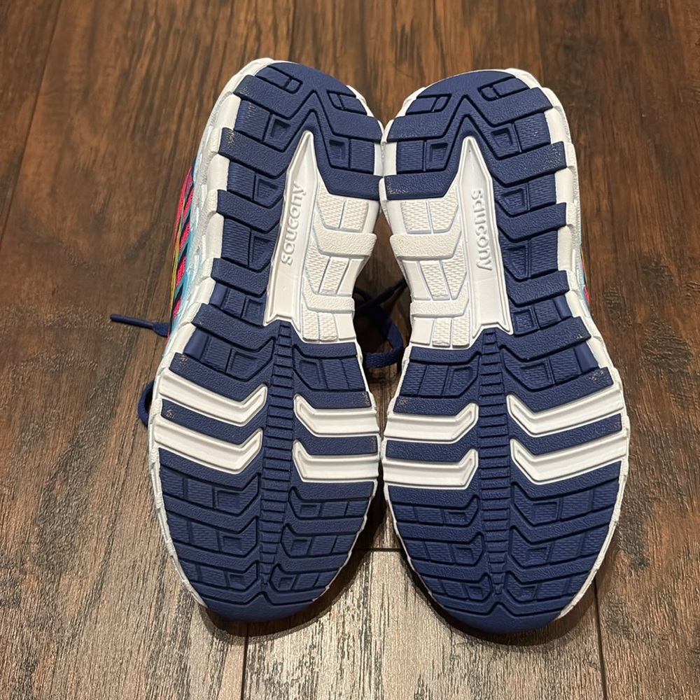 NWOB Saucony Big Kids' Wind 2.0 Sneaker - 12.5M US - Picture 4 of 7